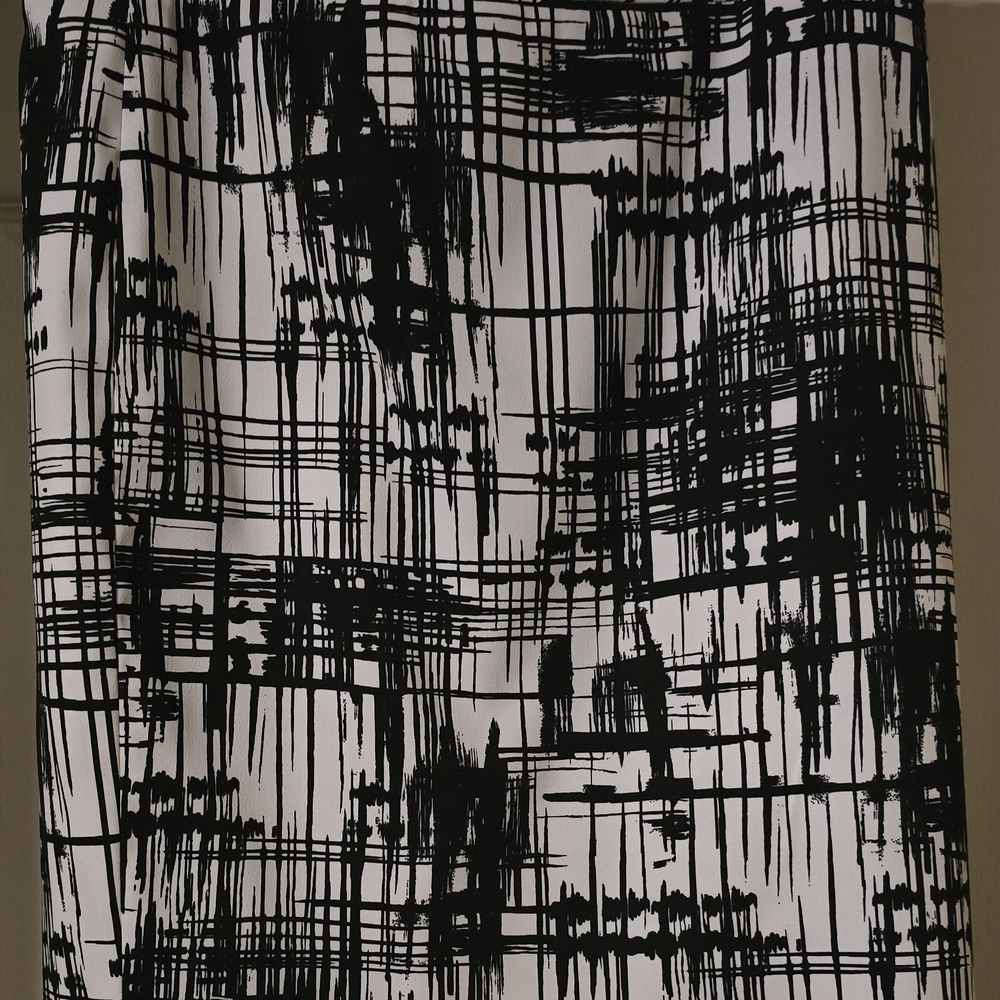 Chic Black and White Patterned Pencil Skirt